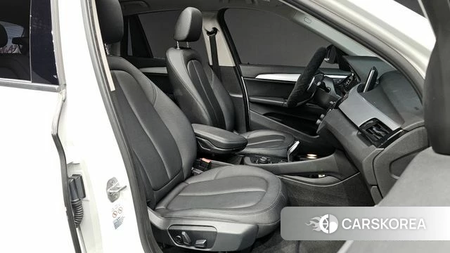 BMW X1 (F48) 2018 Белый из Кореи, фото 2