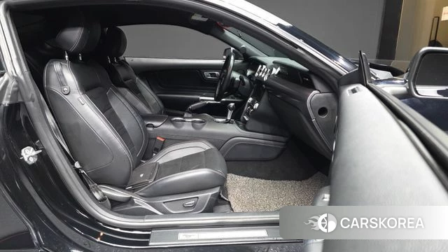 Ford Mustang 2019 Черный из Кореи, фото 2