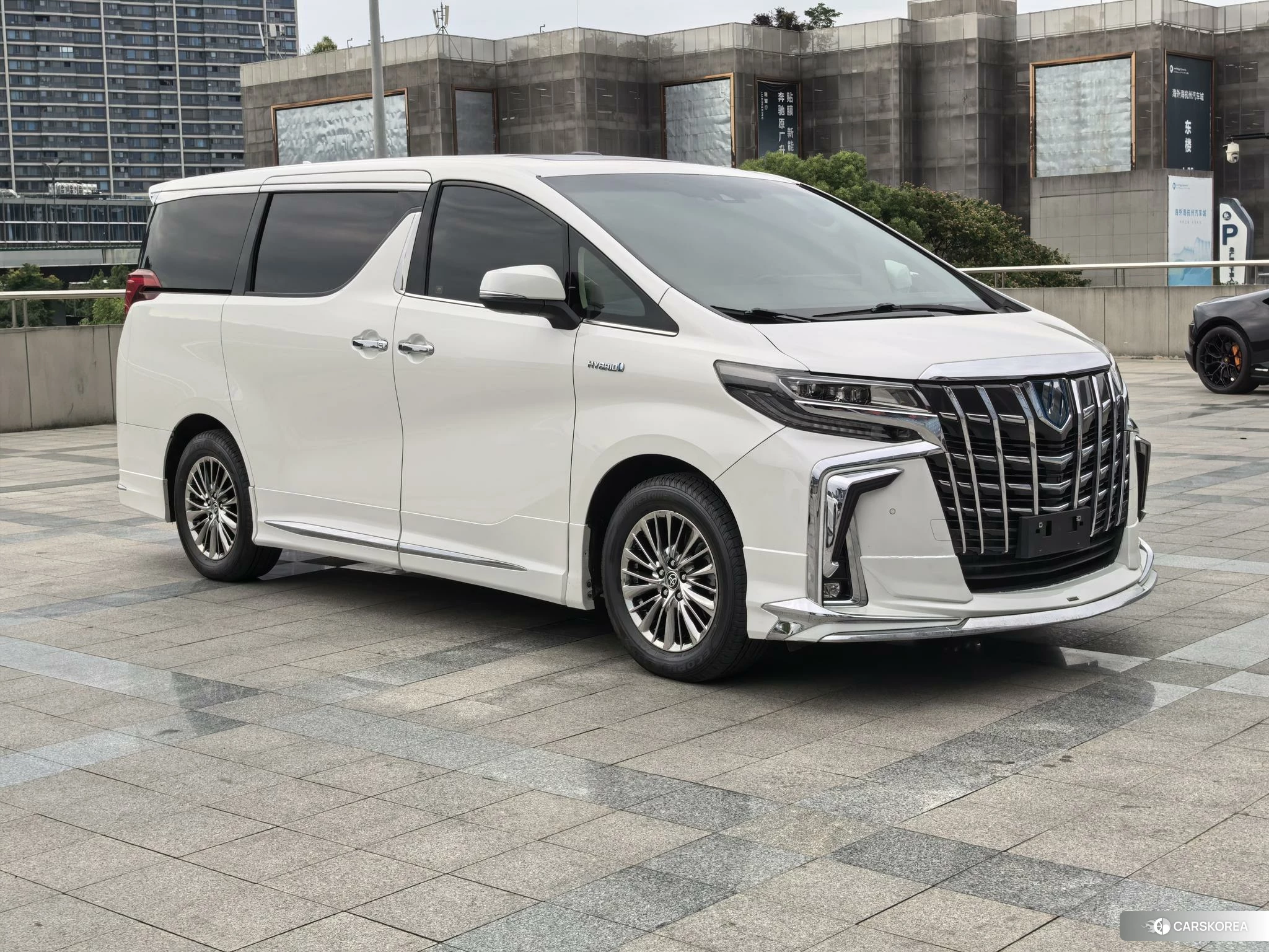 Toyota Elfa 2021 Белый из Китая, фото 2