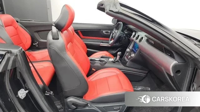 Ford Mustang 2023 Черный из Кореи, фото 2