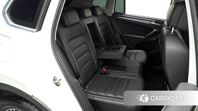 Volkswagen Tiguan second Generation 2022 Белый из Кореи, фото 2