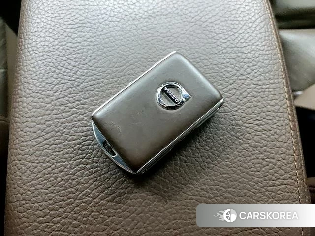 Volvo XC60 2019 Черный из Китая, фото 2