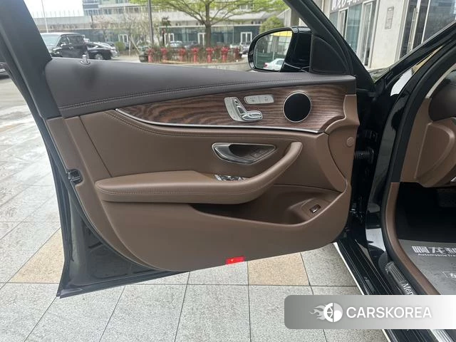 Mercedes-Benz E-class 2022 Черный из Китая, фото 2