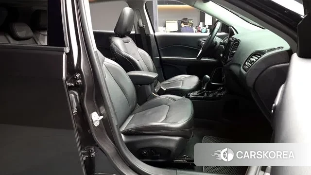 Jeep Compass 2nd Generation 2020 Черный из Кореи, фото 2