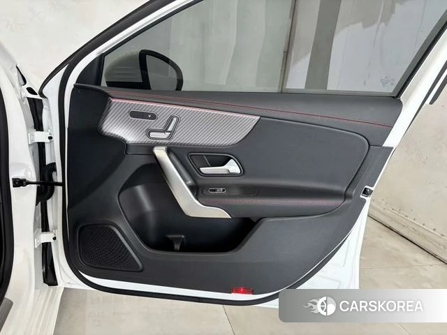 Mercedes-Benz Class A 2025 Белый из Китая, фото 2