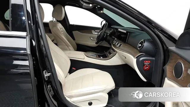 Mercedes-Benz E-Class W213 2022 Черный из Кореи, фото 2