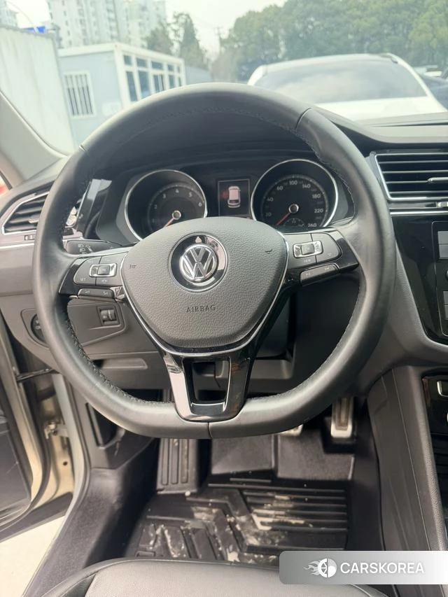 Volkswagen Tiguan L 2019 Серебристо-серый из Китая, фото 2