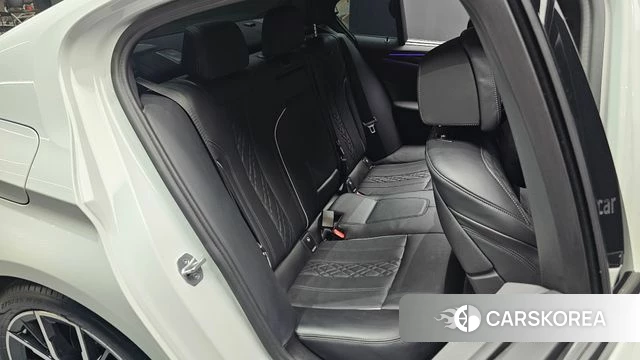 BMW 5 Series (G30) 2022 Белый из Кореи, фото 2