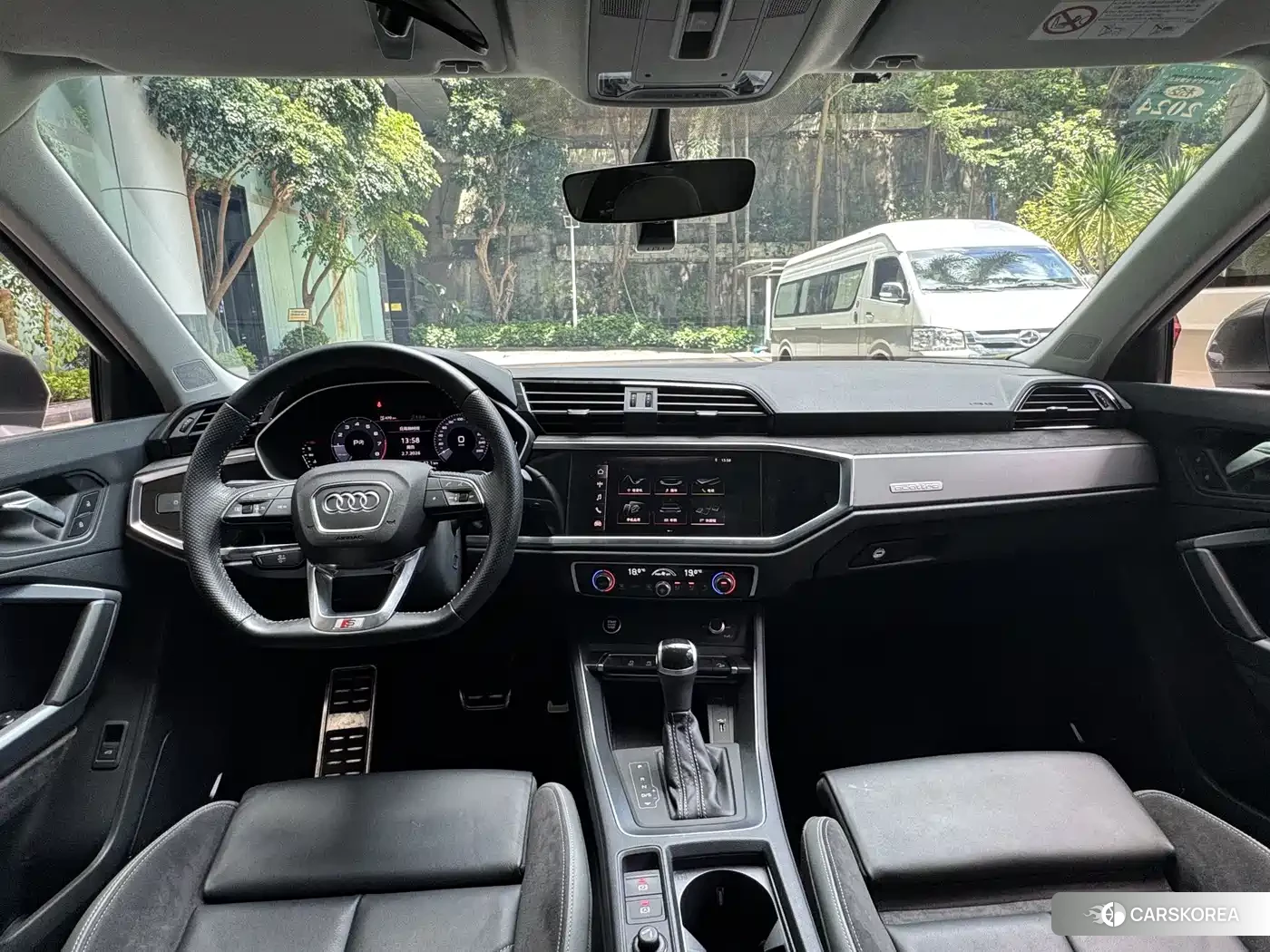 Audi Q3 Sportback 2022 Silver/gray из Китая, фото 2