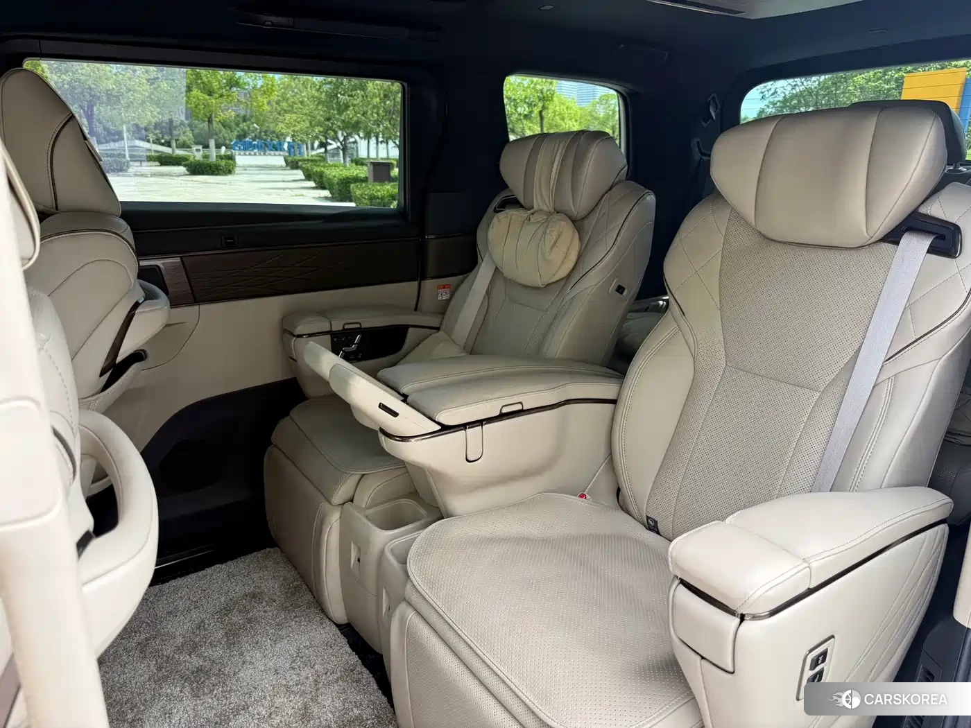 Toyota Elfa 2024 Черный из Китая, фото 2