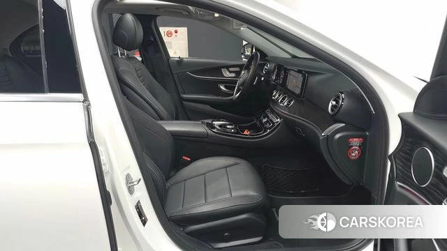 Mercedes-Benz E-Class W213 2018 Белый из Кореи, фото 2