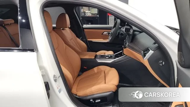 BMW 3 Series (G20) 2023 Белый из Кореи, фото 2