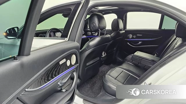 Mercedes-Benz E-Class W213 2022 Белый из Кореи, фото 2