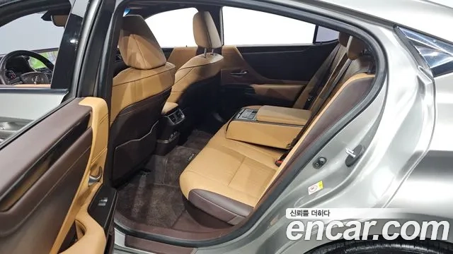 Lexus ES300h 7th generation 2018 Песочный из Кореи, фото 2