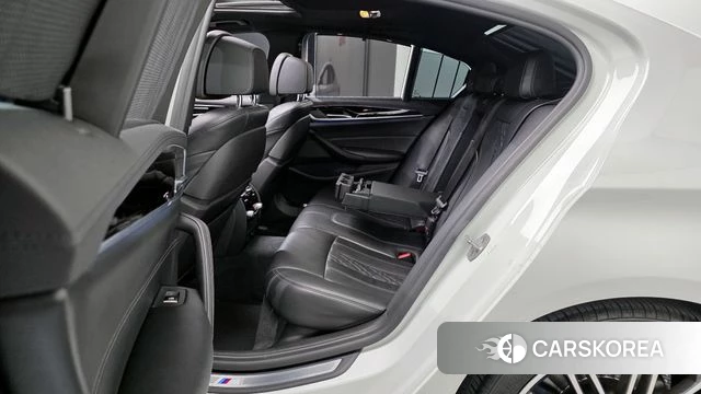 BMW 5 Series (G30) 2019 Белый из Кореи, фото 2