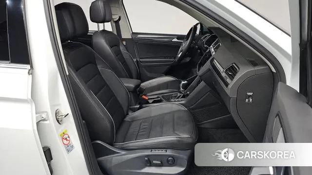 Volkswagen Tiguan second Generation 2022 Белый из Кореи, фото 2