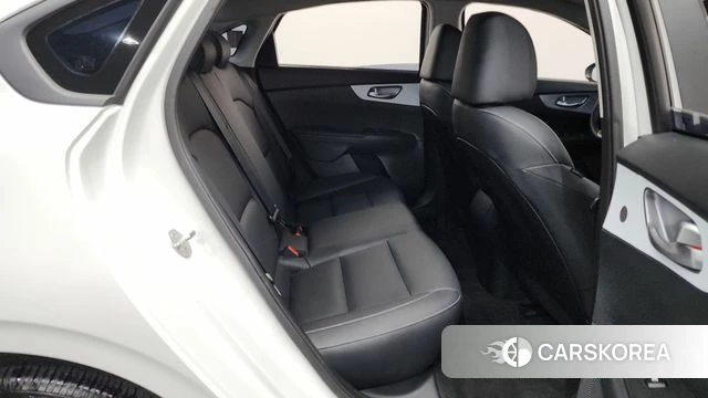 Kia The New K3 2nd generation 2023 Белый из Кореи, фото 2