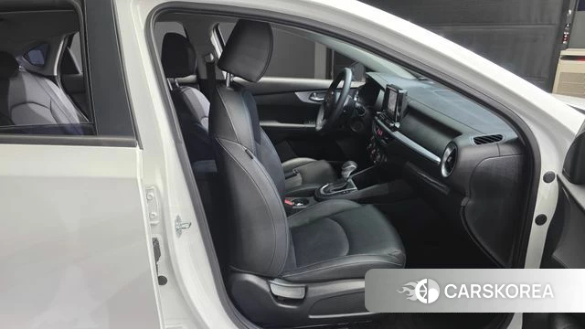 Kia The New K3 2nd generation 2022 Белый из Кореи, фото 2