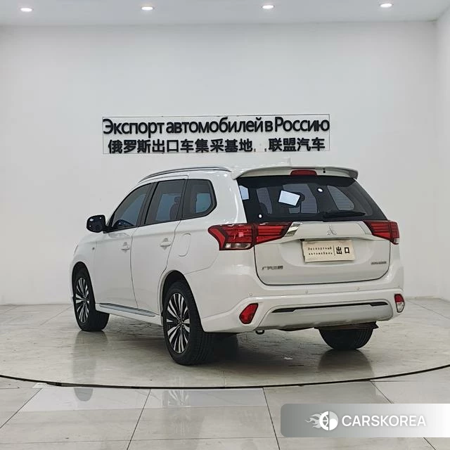 Mitsubishi  Outlander 2022 Белый из Китая, фото 2