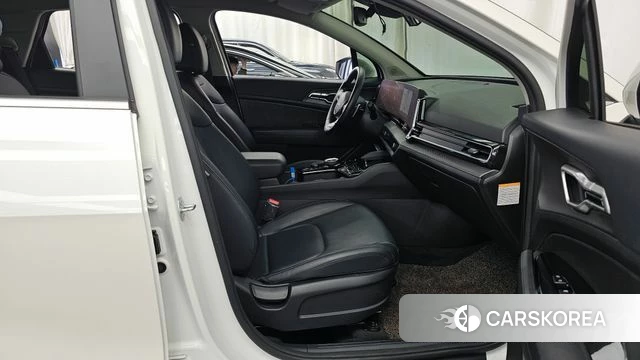 Kia Sportage 5th Generation Hybrid 2023 Белый из Кореи, фото 2