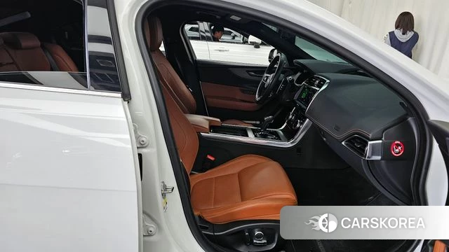 Jaguar XE 2020 Белый из Кореи, фото 2