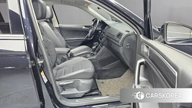 Volkswagen Tiguan Allspace 2020 Черный из Кореи, фото 2