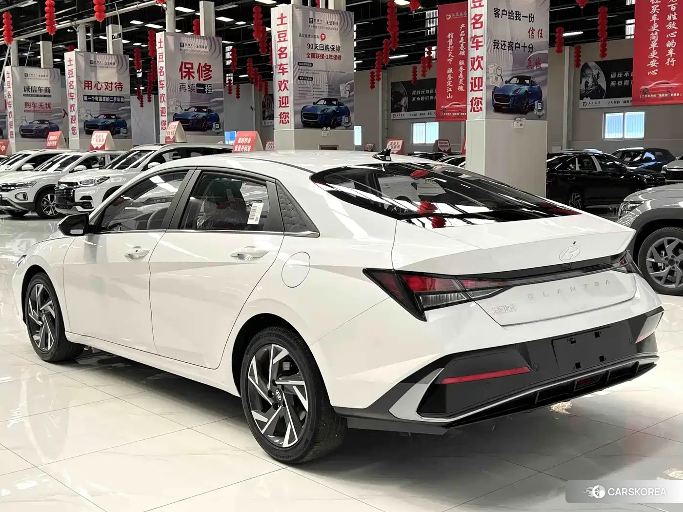 Hyundai Elantra 2026 Белый из Китая, фото 2