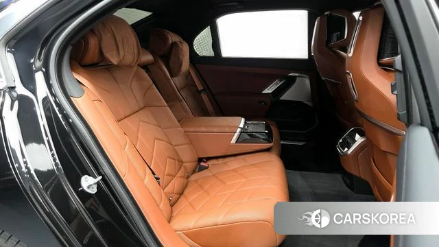 BMW 7 Series (G70) 2025 Черный из Кореи, фото 2