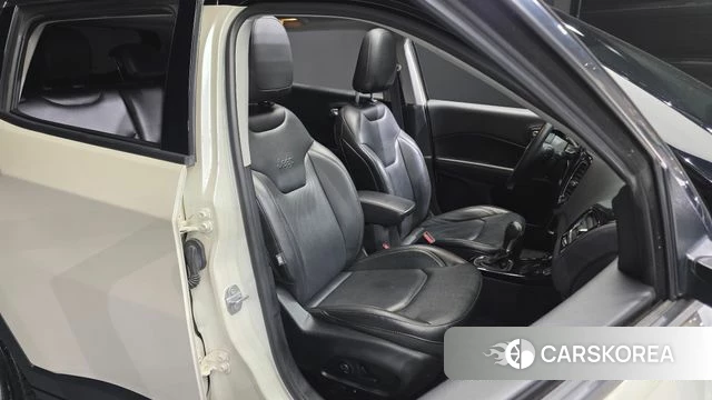 Jeep Compass 2nd Generation 2018 Белый из Кореи, фото 2