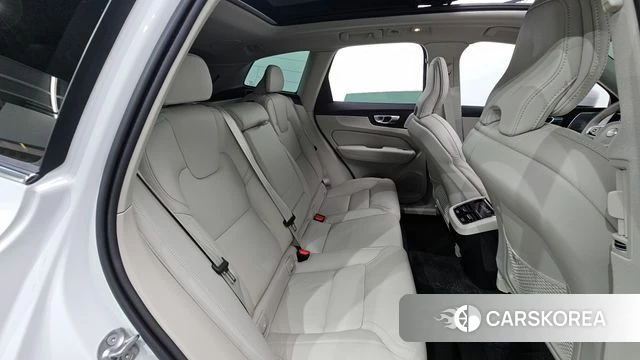 Volvo XC60 second Generation 2026 Белый из Кореи, фото 2