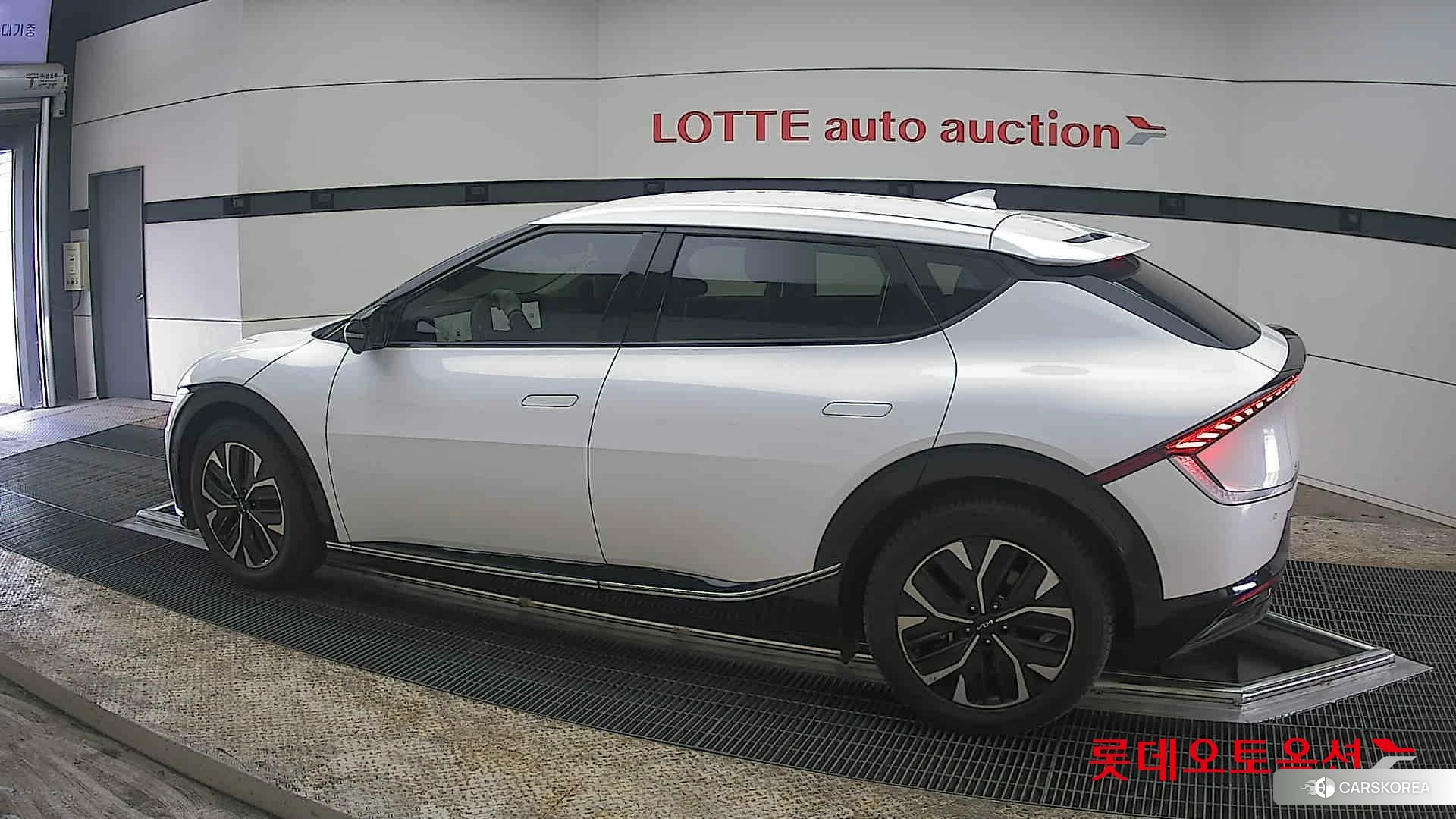 Kia EV6 2022 Snow White Pearl из Кореи, фото 2