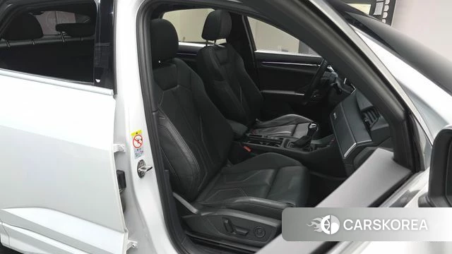 Audi Q3 (F3) 2023 Белый из Кореи, фото 2