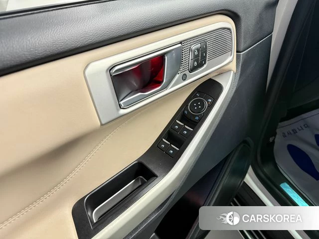 Ford Explorer 6th Generation 2021 Белый из Кореи, фото 2