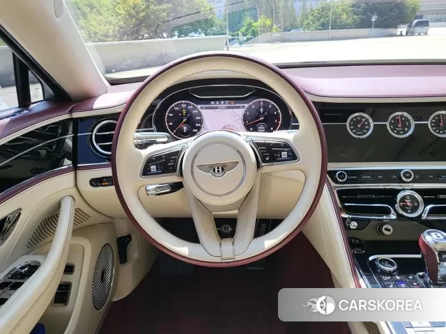 Bentley Flying Spur 3rd Generation 2021 Белый из Кореи, фото 2