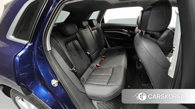 Audi e-Tron 2021 Синий из Кореи, фото 2