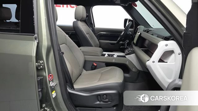 Land Rover Defender (L663) 2025 Зеленый из Кореи, фото 2