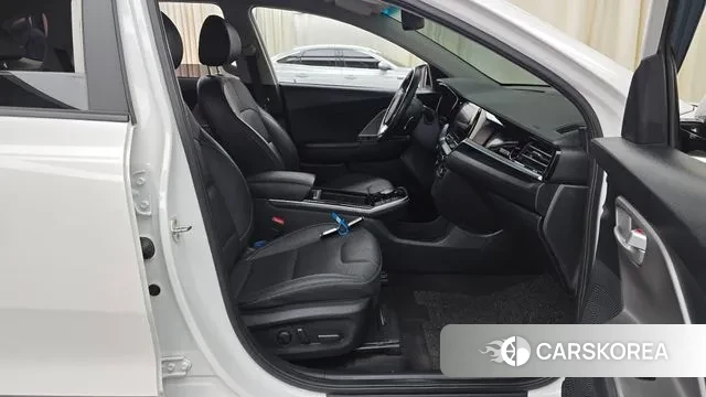 Kia Niro Plus 2022 Белый из Кореи, фото 2