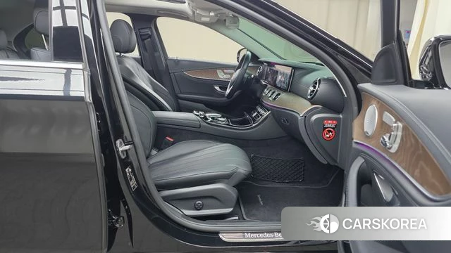 Mercedes-Benz E-Class W213 2019 Черный из Кореи, фото 2