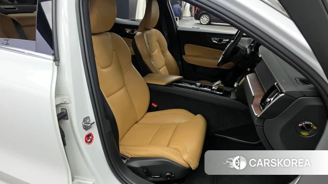 Volvo S60 3rd generation 2021 Белый из Кореи, фото 2