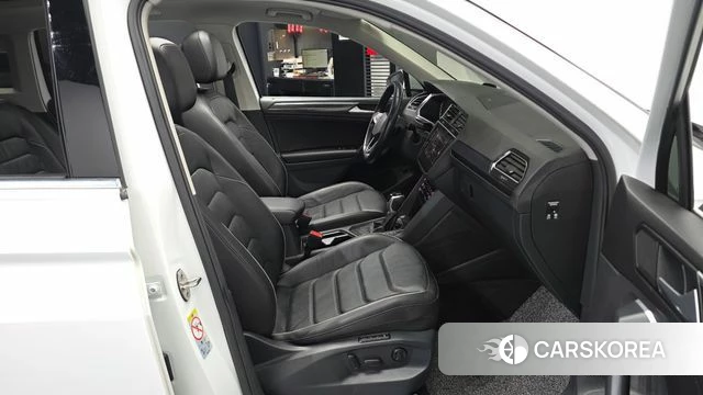 Volkswagen Tiguan second Generation 2021 Белый из Кореи, фото 2