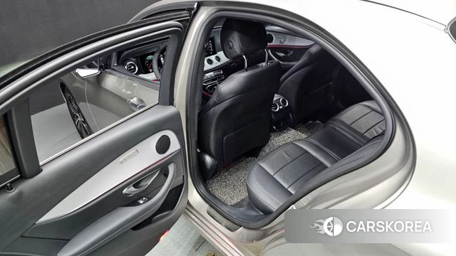 Mercedes-Benz E-Class W213 2020 Песочный из Кореи, фото 2