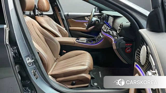 Mercedes-Benz E-Class W213 2021 Серый из Кореи, фото 2