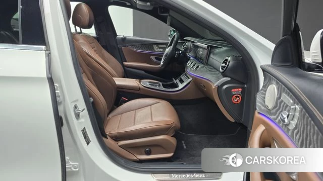 Mercedes-Benz E-Class W213 2023 Белый из Кореи, фото 2