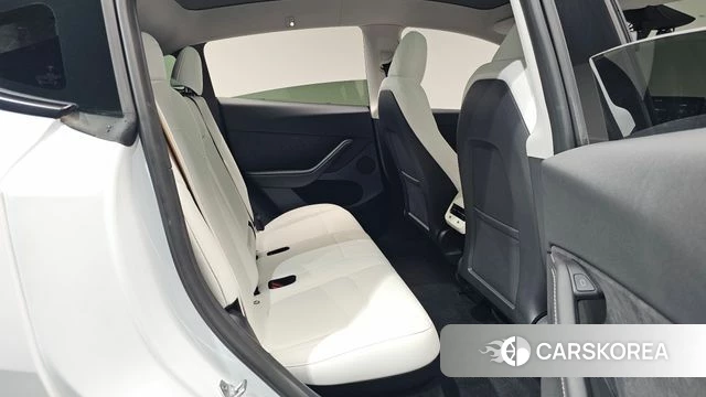 Tesla Model Y 2024 Белый из Кореи, фото 2