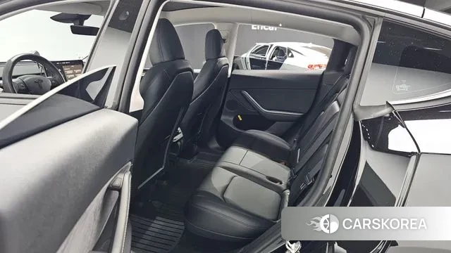 Tesla Model Y 2024 Черный из Кореи, фото 2