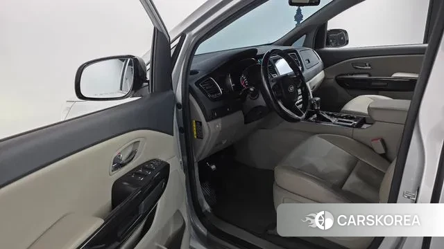 Kia The New Carnival 2018 Серебристо-серый из Кореи, фото 2