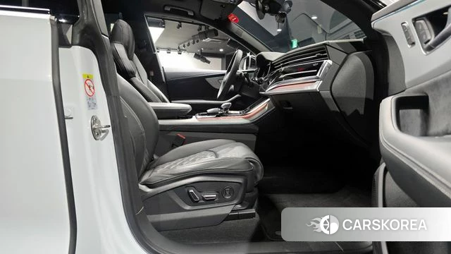 Audi Q8 (4M) 2023 Белый из Кореи, фото 2