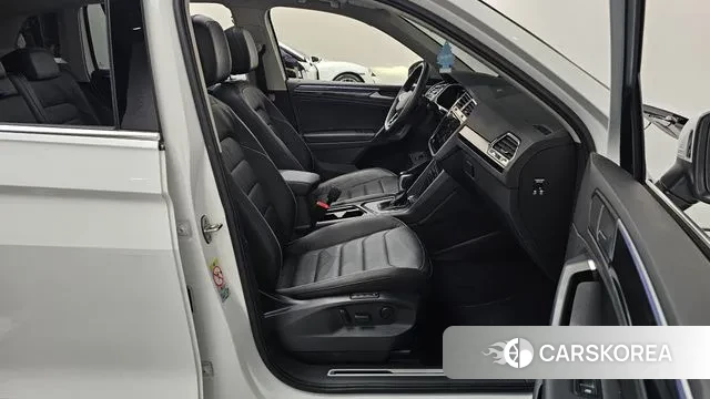 Volkswagen Tiguan second Generation 2022 Белый из Кореи, фото 2