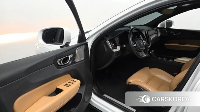 Volvo XC60 second Generation 2020 Белый из Кореи, фото 2