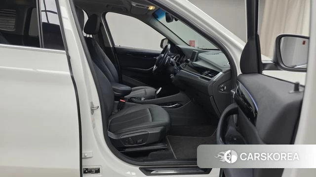 BMW X1 (F48) 2022 Белый из Кореи, фото 2